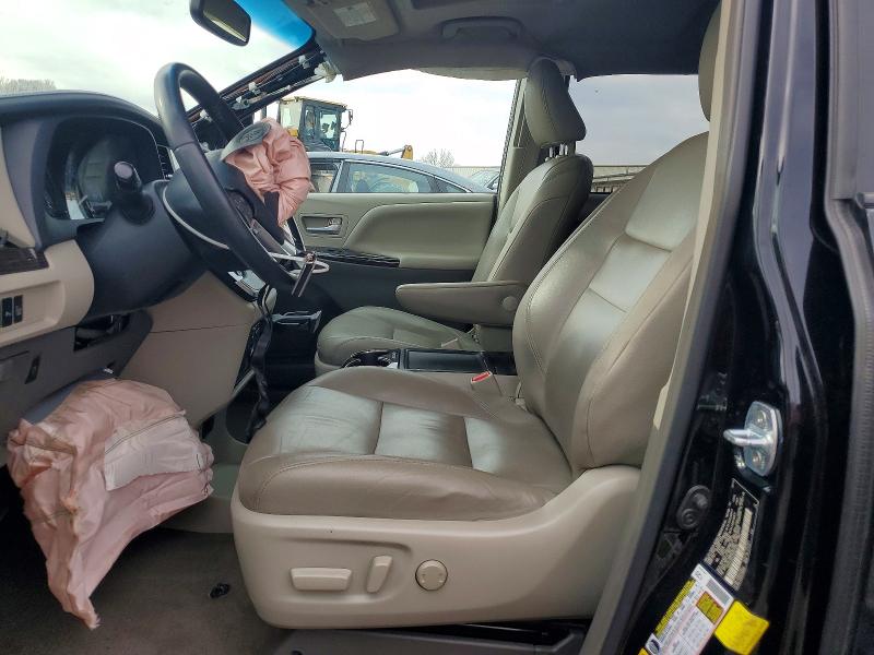 Photo 7 from auction – 2017 TOYOTA SIENNA XLE with VIN 5TDYZ3DC4HS845084