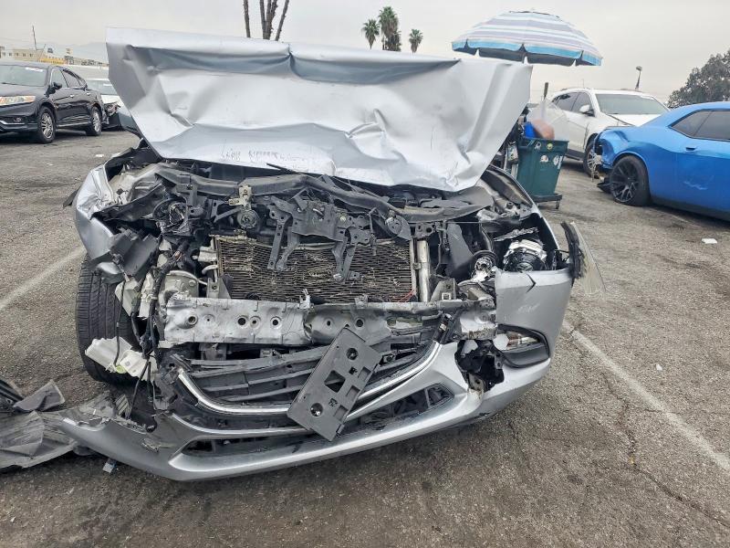 Photo 5 from auction – 2018 MAZDA 3 SPORT with VIN 3MZBN1U72JM246275