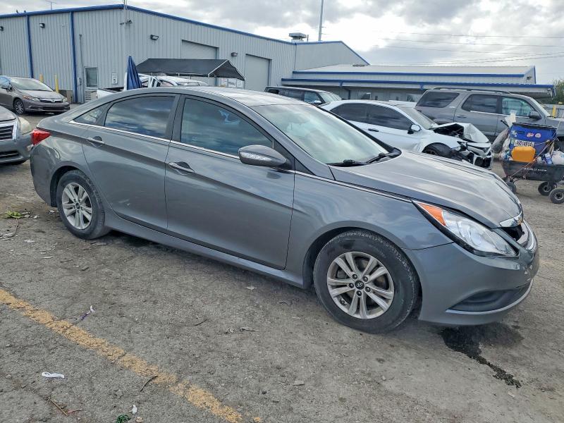 Photo 4 from auction – 2014 HYUNDAI SONATA GLS with VIN 5NPEB4AC8EH868810