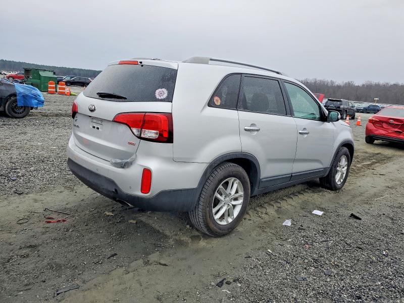 Photo 3 from auction – 2015 KIA SORENTO LX with VIN 5XYKT4A62FG613007