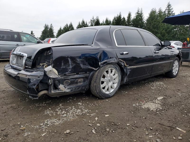 Photo 3 from auction – 2011 LINCOLN TOWN CAR with VIN 2LNBL8FV2BX756642