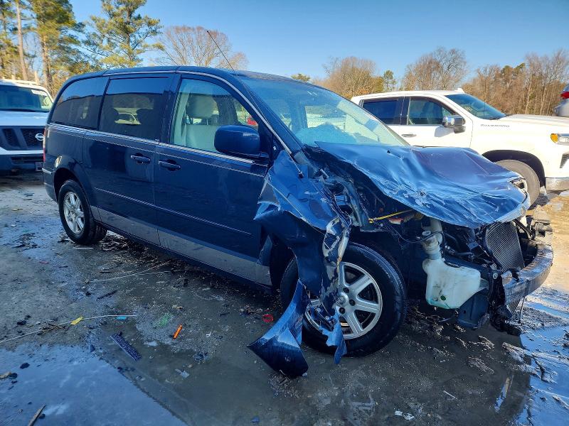 Photo 4 from auction – 2008 CHRYSLER TOWN & COU with VIN 2A8HR54P08R610147