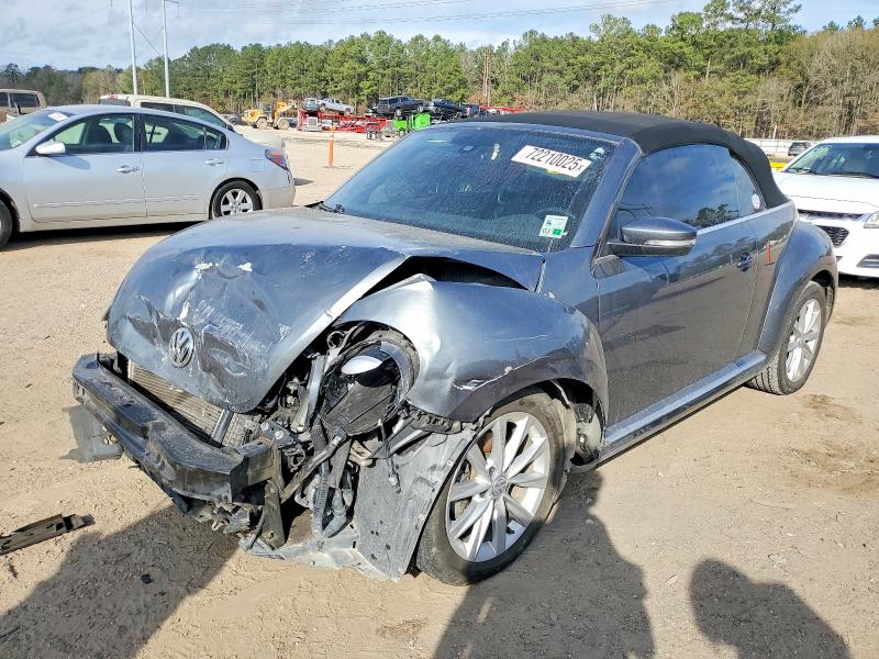 VOLKSWAGEN BEETLE S 2018 with VIN 3VW5DAAT4JM506368 - Photo from auction