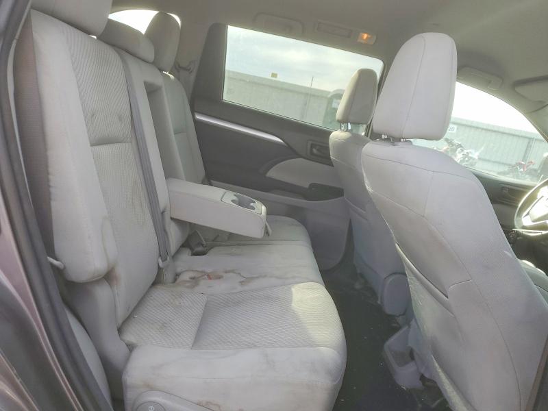 Photo 11 from auction – 2016 TOYOTA HIGHLANDER with VIN 5TDZKRFH1GS132808