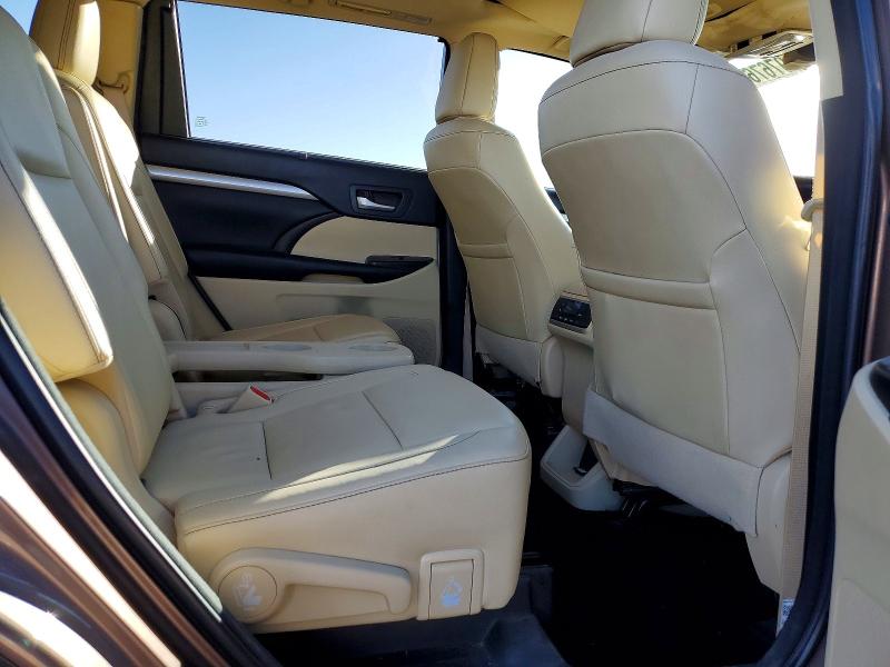 Zdjęcie 11 z aukcji – 2018 TOYOTA HIGHLANDER z VIN 5TDKZRFH7JS254125