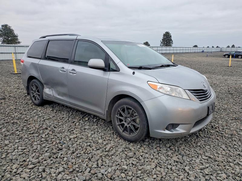 Photo 4 from auction – 2011 TOYOTA SIENNA LE with VIN 5TDJK3DC8BS017150