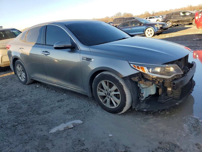 Photo 4 from auction – 2017 KIA OPTIMA with VIN 5XXGT4L38HG172175