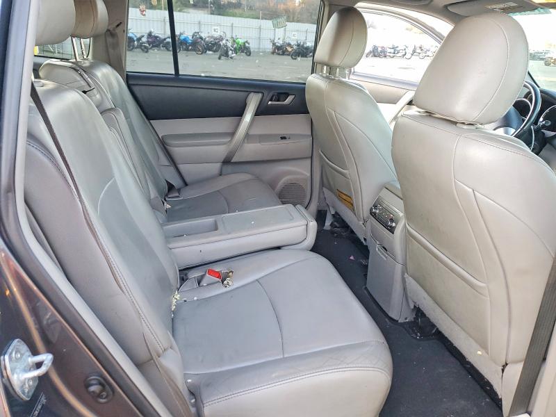 Photo 11 from auction – 2012 TOYOTA HIGHLANDER with VIN 5TDBK3EH0CS173912