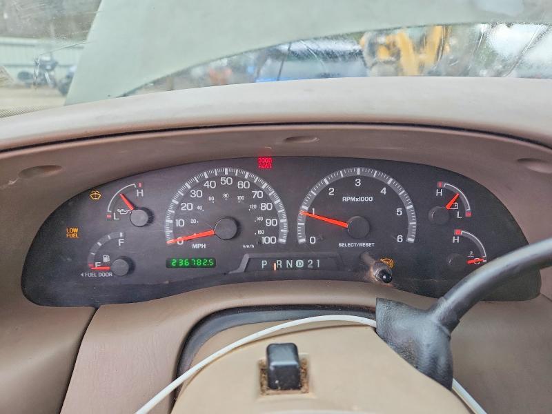 Photo 9 from auction – 2000 FORD EXPEDITION with VIN 1FMRU1768YLB60323