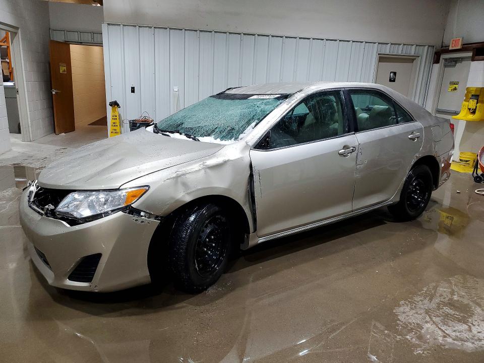 TOYOTA CAMRY 2014 with VIN 4T4BF1FK4ER352358 - Photo from auction