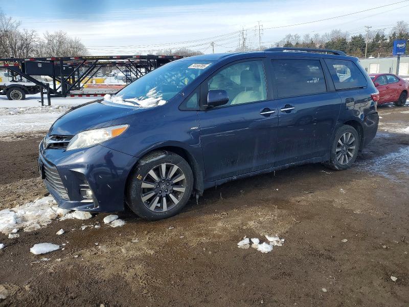 TOYOTA SIENNA XLE 2018 with VIN 5TDDZ3DC8JS196832 - Photo from auction