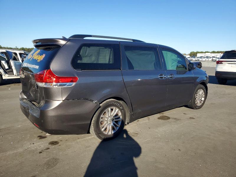 Photo 3 from auction – 2012 TOYOTA SIENNA XLE with VIN 5TDYK3DC9CS211623