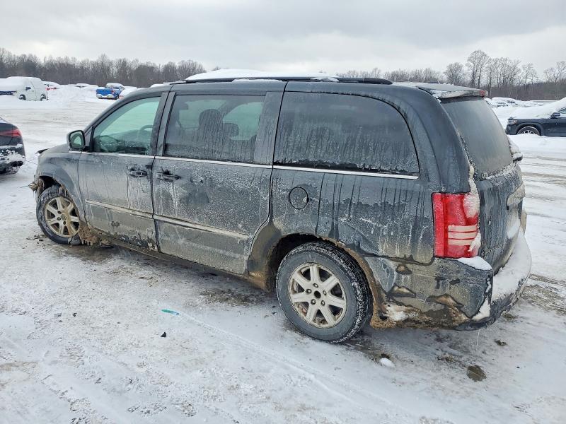 Photo 2 from auction – 2010 CHRYSLER TOWN & COU with VIN 2A4RR8DX8AR330439