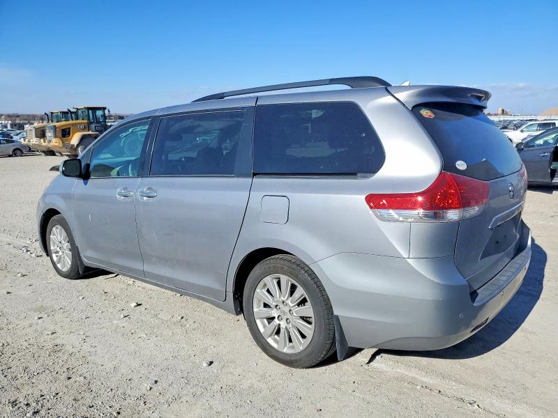 Photo 2 from auction – 2011 TOYOTA SIENNA XLE with VIN 5TDDK3DC7BS005097