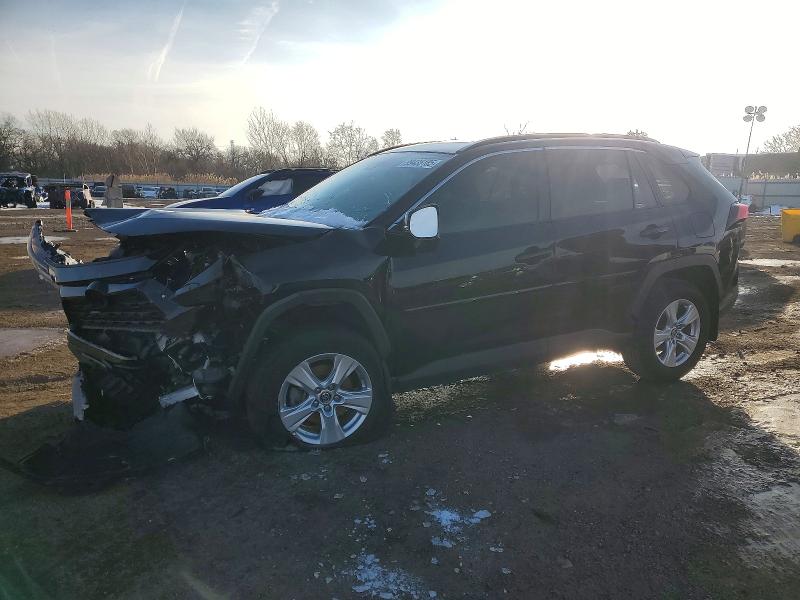 TOYOTA RAV4 XLE 2019 with VIN JTMP1RFV3KD035968 - Photo from auction
