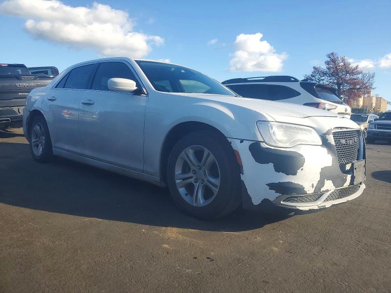 Photo 4 from auction – 2016 CHRYSLER 300 LIMITE with VIN 2C3CCAAG9GH206840