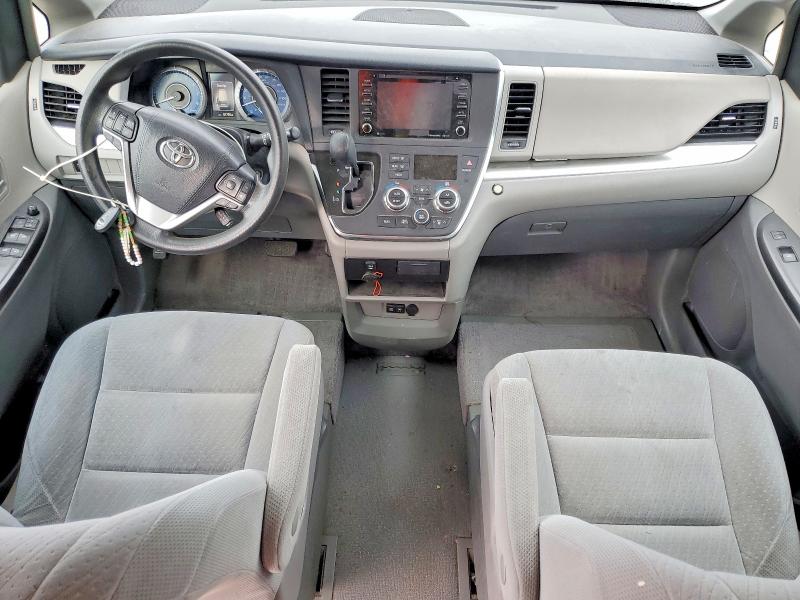 Photo 8 from auction – 2018 TOYOTA SIENNA LE with VIN 5TDKZ3DCXJS917188
