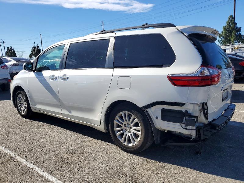 Photo 2 from auction – 2016 TOYOTA SIENNA XLE with VIN 5TDYK3DC2GS746654