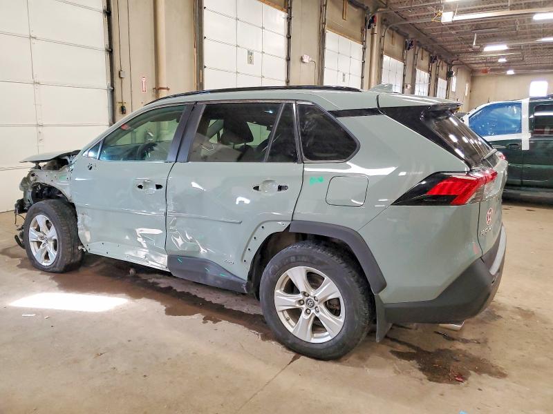 Photo 2 from auction – 2019 TOYOTA RAV4 XLE with VIN 2T3RWRFV0KW018090
