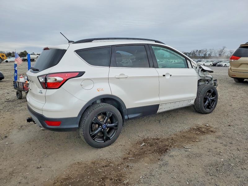 Photo 3 from auction – 2017 FORD ESCAPE SE with VIN 1FMCU9G92HUB85095