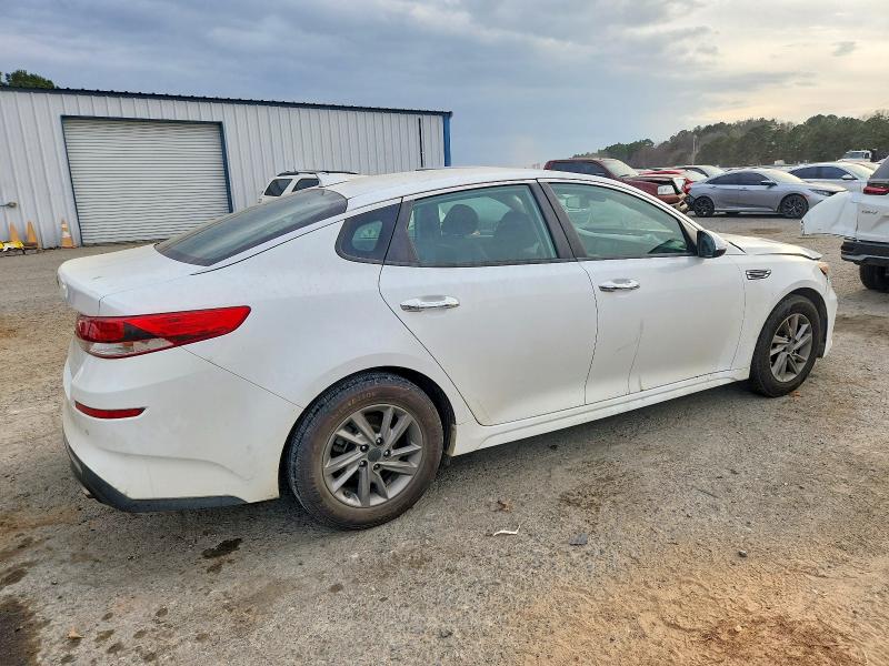 Photo 3 from auction – 2020 KIA OPTIMA LX with VIN 5XXGT4L37LG385093