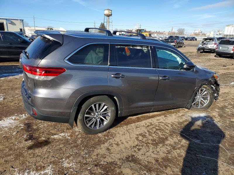 Photo 3 from auction – 2018 TOYOTA HIGHLANDER with VIN 5TDJZRFH6JS534470