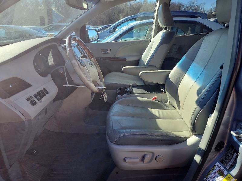 Photo 7 from auction – 2013 TOYOTA SIENNA XLE with VIN 5TDDK3DCXDS071291