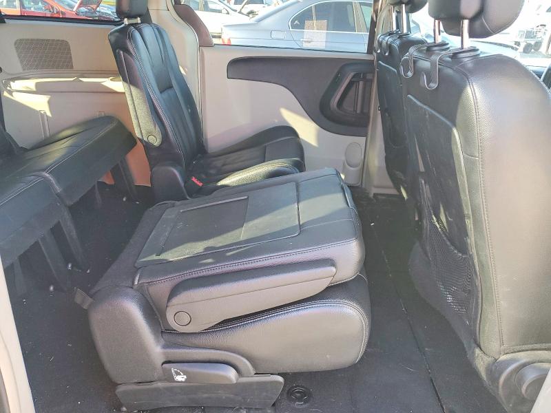 Photo 11 from auction – 2014 CHRYSLER TOWN & COU with VIN 2C4RC1BG9ER444845