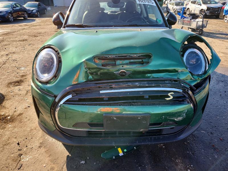 Photo 11 from auction – 2024 MINI COOPER SE with VIN WMW13DJ08R2V85412