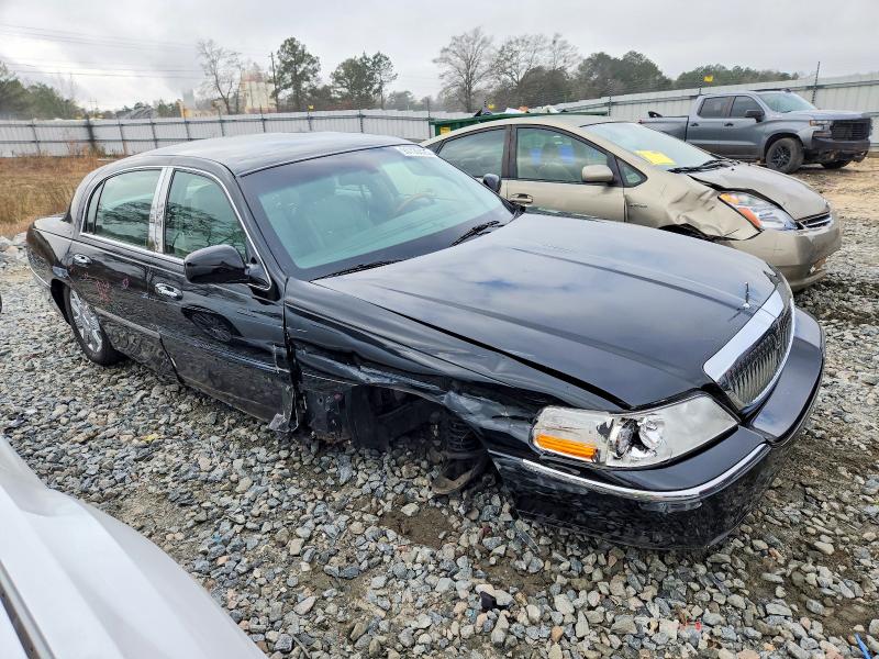 Photo 4 from auction – 2004 LINCOLN TOWN CAR U with VIN 1LNHM83W14Y661237