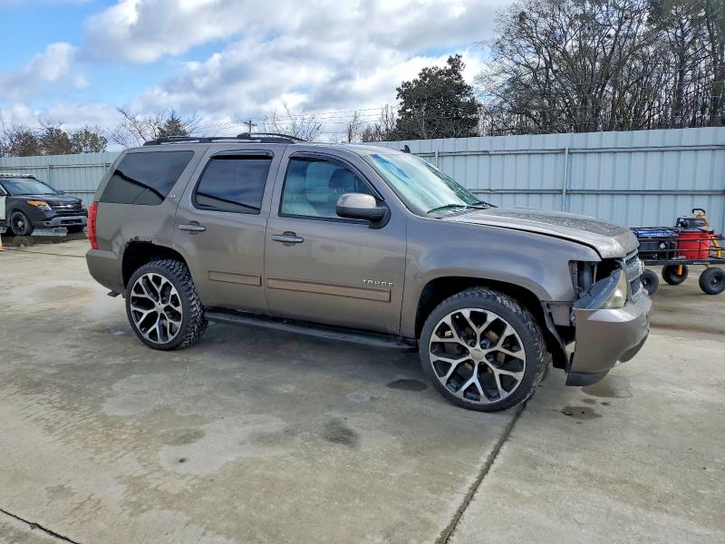 Photo 4 from auction – 2011 CHEVROLET TAHOE with VIN 1GNSKBE05BR211532