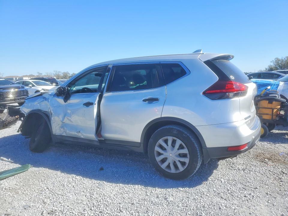 Photo 2 from auction – 2018 NISSAN ROGUE with VIN 5N1AT2MT2JC733920