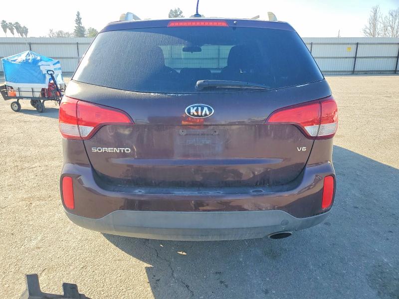 Photo 6 from auction – 2015 KIA SORENTO LX with VIN 5XYKTDA74FG648995