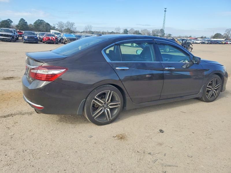Photo 3 from auction – 2017 HONDA ACCORD TOU with VIN 1HGCR3F95HA002070