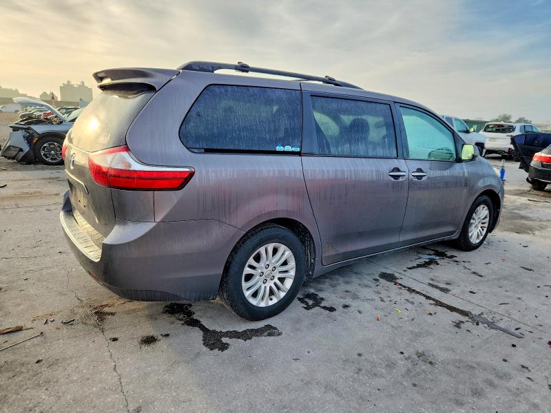 Photo 3 from auction – 2015 TOYOTA SIENNA XLE with VIN 5TDYK3DC7FS569582