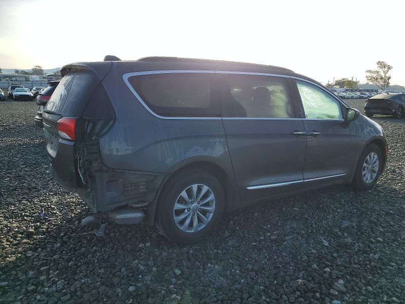 Photo 3 from auction – 2017 CHRYSLER PACIFICA T with VIN 2C4RC1BGXHR526622