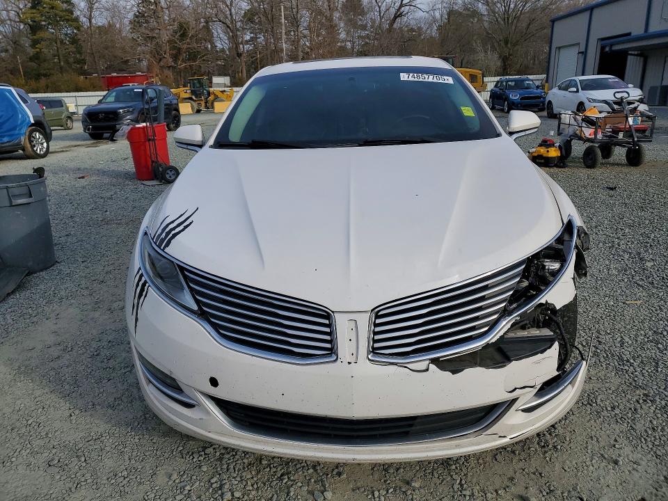 Photo 5 from auction – 2016 LINCOLN MKZ with VIN 3LN6L2J96GR627382