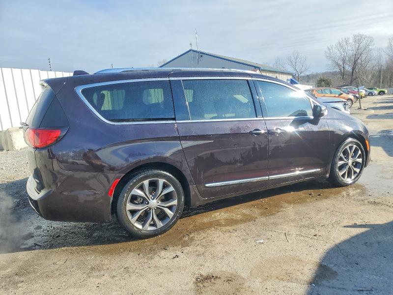 Photo 3 from auction – 2017 CHRYSLER PACIFICA L with VIN 2C4RC1GG5HR683550