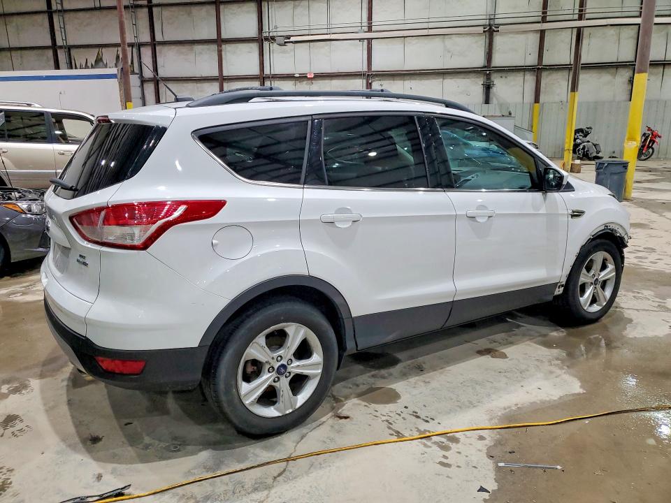 Photo 3 from auction – 2016 FORD ESCAPE with VIN 1FMCU9GX5GUB75867