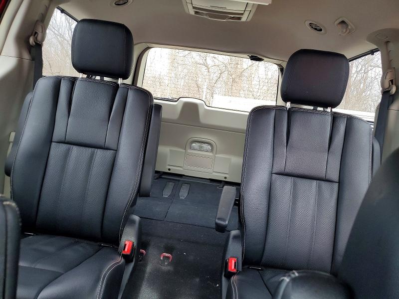 Photo 10 from auction – 2015 CHRYSLER TOWN & COU with VIN 2C4RC1CG3FR590822