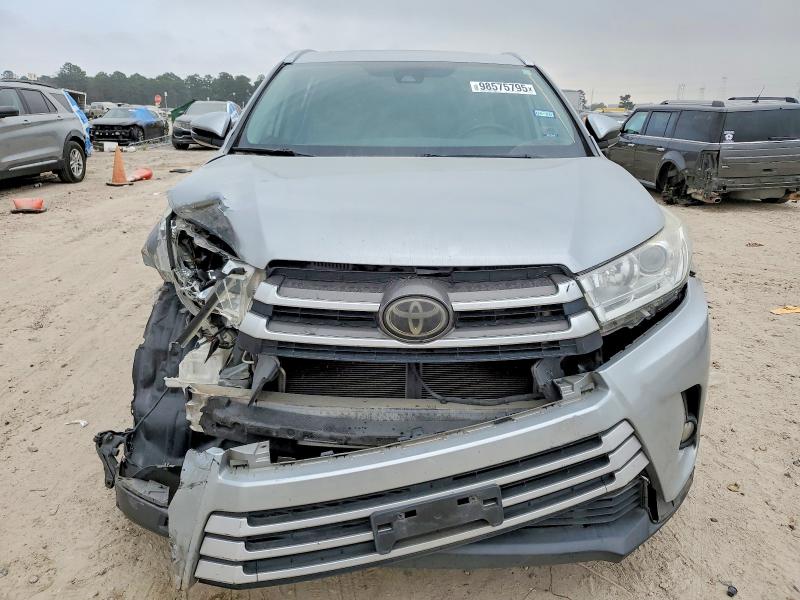 Photo 5 from auction – 2018 TOYOTA HIGHLANDER with VIN 5TDKZRFH6JS540659