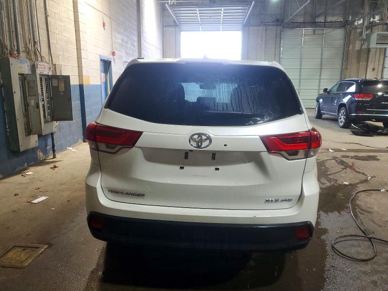 Photo 6 from auction – 2019 TOYOTA HIGHLANDER with VIN 5TDJZRFH0KS621900