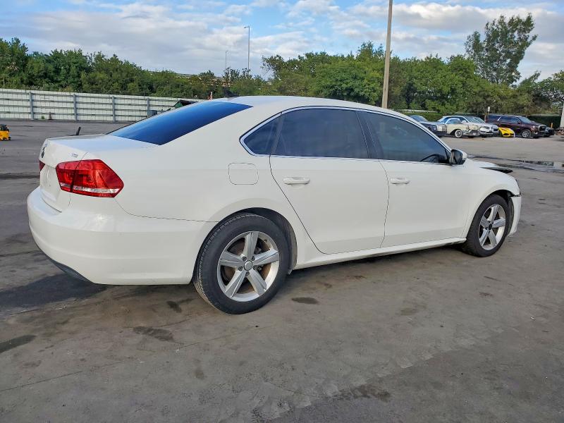 Photo 3 from auction – 2015 VOLKSWAGEN PASSAT S with VIN 1VWAT7A32FC085120