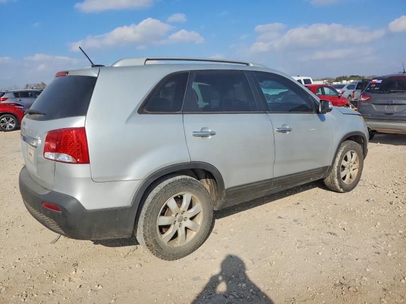 Снимка 3 от търг – 2013 KIA SORENTO с VIN 5XYKT3A69DG359531