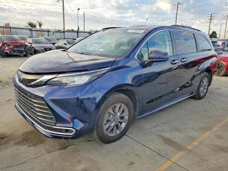 TOYOTA SIENNA XLE 2023 with VIN 5TDYRKEC3PS171596 - Photo from auction