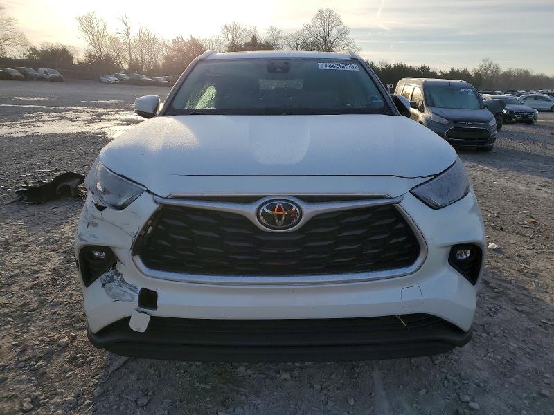 Photo 5 from auction – 2022 TOYOTA HIGHLANDER with VIN 5TDGZRAH3NS552903