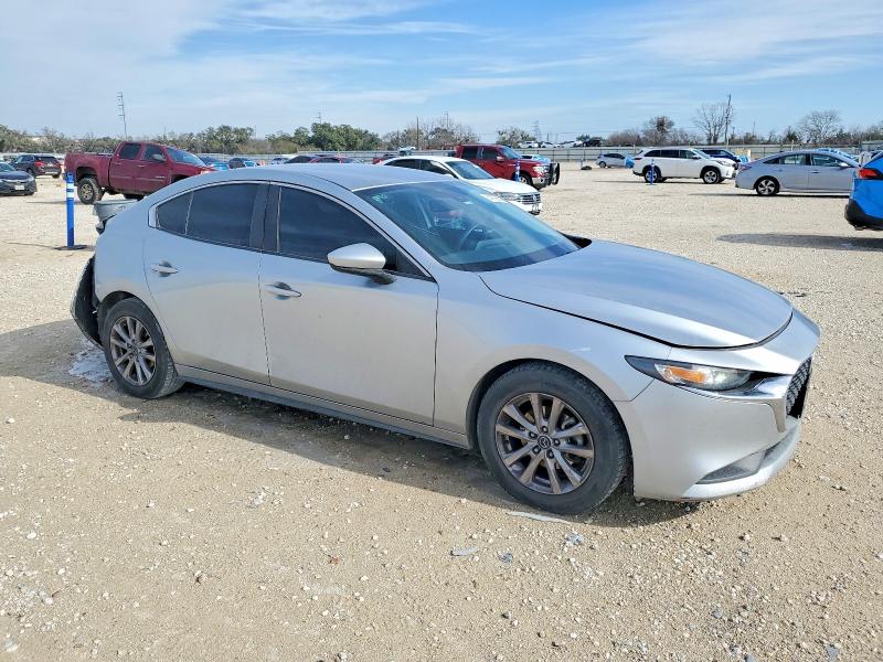 Photo 4 from auction – 2019 MAZDA 3 with VIN 3MZBPABL3KM112483
