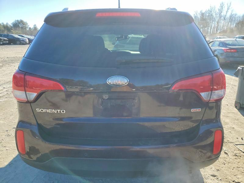 Photo 6 from auction – 2014 KIA SORENTO LX with VIN 5XYKTCA68EG442675
