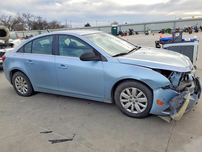 Photo 4 from auction – 2011 CHEVROLET CRUZE with VIN 1G1PC5SH3B7244654