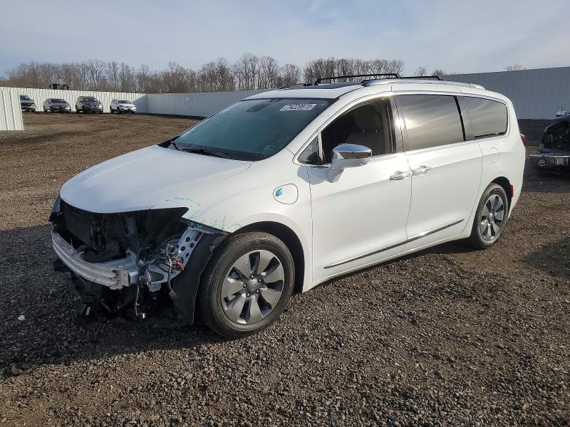 CHRYSLER PACIFICA 2017 with VIN 2C4RC1N74HR679704 - Photo from auction